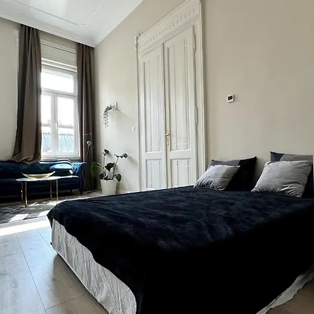 Daire Unique Large Apartment In Central Budapest