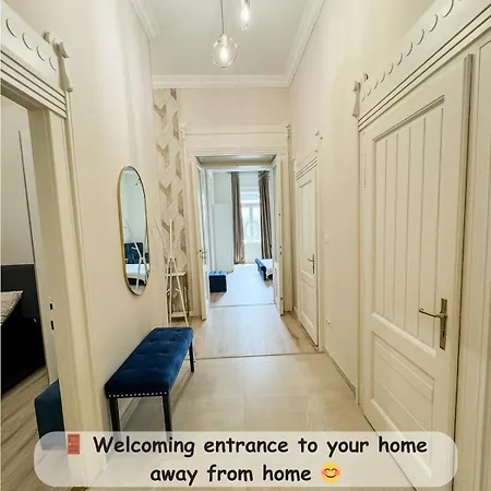 Unique Large Apartment In Central Budapest Daire *
