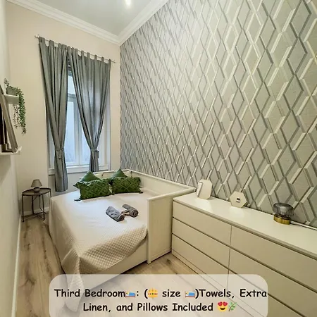 Unique Large Apartment In Central Budapest *
